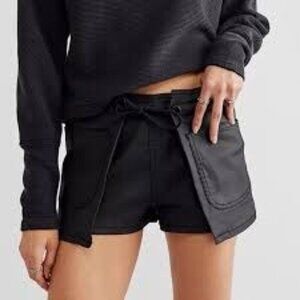 Free People Womens Black Short Size 2 Billie Coated Lace Front Pocket New
